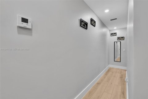 Снять в аренду виллу или дом в Майами, Флорида 2 спальни, 69.21м2, № 1998988 - фото 9