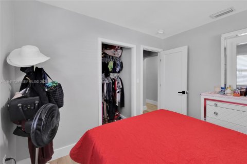 Снять в аренду виллу или дом в Майами, Флорида 2 спальни, 69.21м2, № 1998988 - фото 13