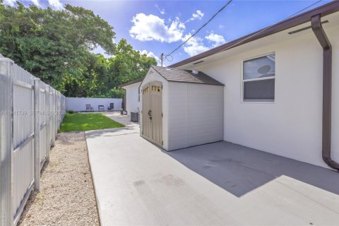 Снять в аренду виллу или дом в Майами, Флорида 2 спальни, 69.21м2, № 1998988 - фото 25