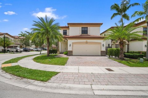 Casa en alquiler en Doral, Florida, 3 dormitorios, 228.73 m2 № 1858904 - foto 1