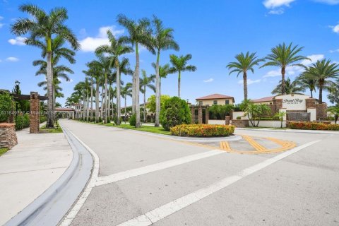 Casa en alquiler en Doral, Florida, 3 dormitorios, 228.73 m2 № 1858904 - foto 2