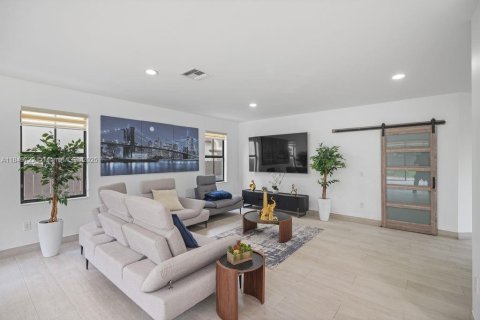 Casa en alquiler en Doral, Florida, 3 dormitorios, 228.73 m2 № 1858904 - foto 13