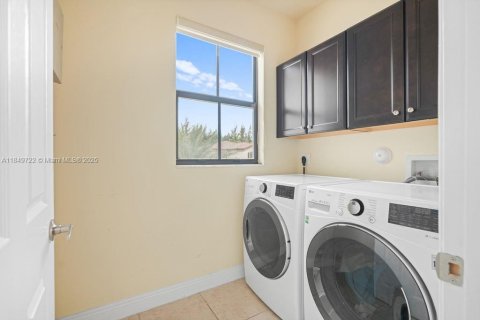 Casa en alquiler en Doral, Florida, 3 dormitorios, 228.73 m2 № 1858904 - foto 22