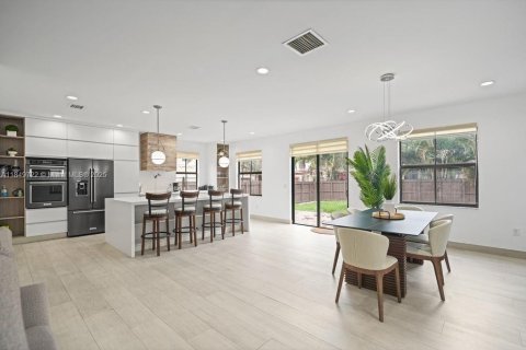 Casa en alquiler en Doral, Florida, 3 dormitorios, 228.73 m2 № 1858904 - foto 12