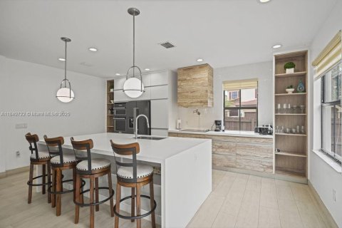 Casa en alquiler en Doral, Florida, 3 dormitorios, 228.73 m2 № 1858904 - foto 15
