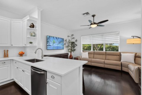 House in Jupiter, Florida 4 bedrooms, 256.32 sq.m. № 2275169 - photo 17