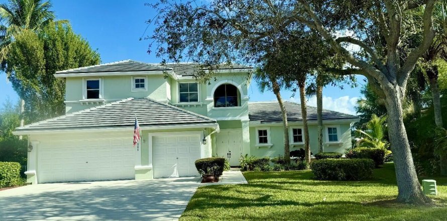 House in Jupiter, Florida 4 bedrooms, 256.32 sq.m. № 2275169