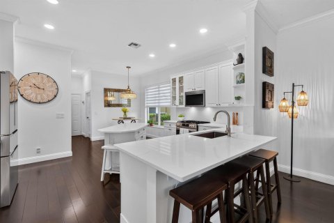 House in Jupiter, Florida 4 bedrooms, 256.32 sq.m. № 2275169 - photo 15
