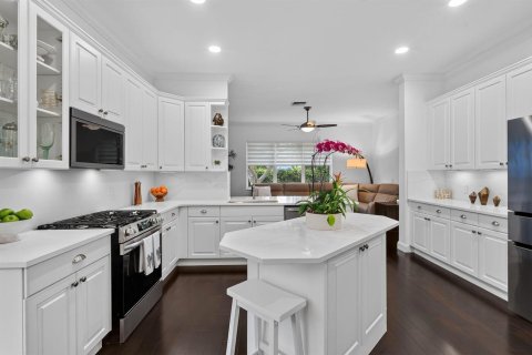 House in Jupiter, Florida 4 bedrooms, 256.32 sq.m. № 2275169 - photo 11
