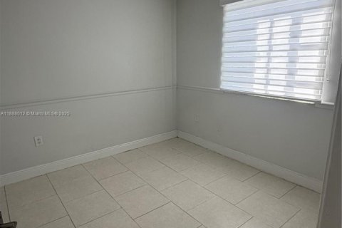 House in Miami, Florida 3 bedrooms, 114.83 sq.m. № 1940977 - photo 8