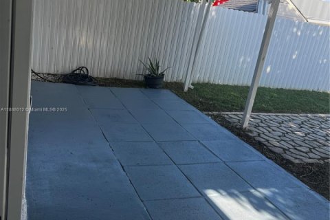 Villa ou maison à vendre à Miami, Floride: 3 chambres, 114.83 m2 № 1940977 - photo 18