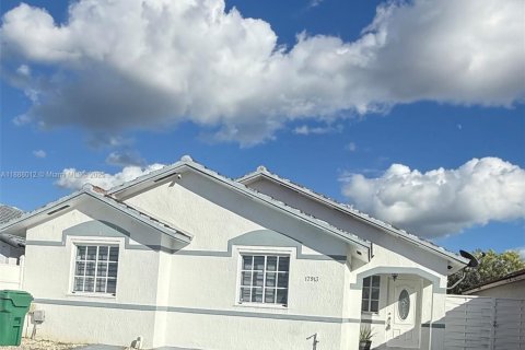 House in Miami, Florida 3 bedrooms, 114.83 sq.m. № 1940977 - photo 1