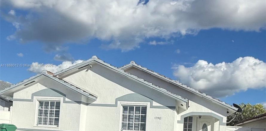 House in Miami, Florida 3 bedrooms, 114.83 sq.m. № 1940977