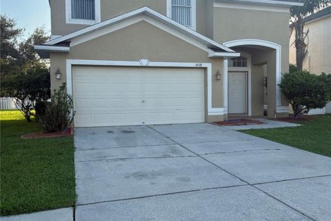 Villa ou maison à Land O' Lakes, Floride 4 chambres, 200.11 m2 № 2298413