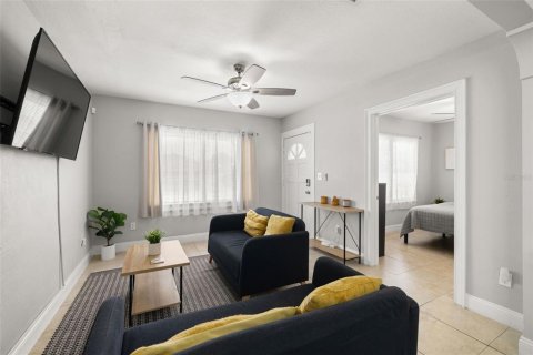 Villa ou maison à vendre à Tampa, Floride: 4 chambres, 185.9 m2 № 1630821 - photo 6