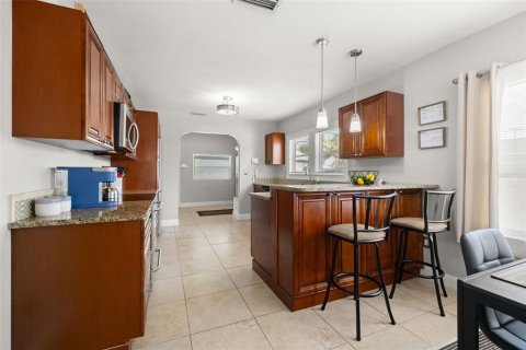 Villa ou maison à vendre à Tampa, Floride: 4 chambres, 185.9 m2 № 1630821 - photo 11