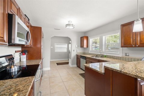 Villa ou maison à vendre à Tampa, Floride: 4 chambres, 185.9 m2 № 1630821 - photo 9