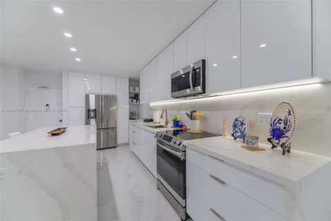 Condominio en alquiler en Hallandale Beach, Florida, 1 dormitorio, 80.82 m2 № 1936434 - foto 15