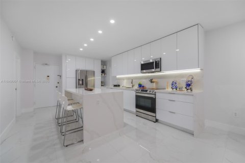 Condominio en alquiler en Hallandale Beach, Florida, 1 dormitorio, 80.82 m2 № 1936434 - foto 17