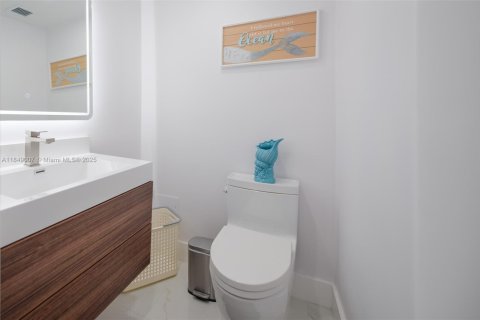 Condominio en alquiler en Hallandale Beach, Florida, 1 dormitorio, 80.82 m2 № 1936434 - foto 13