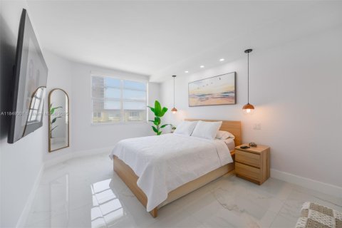 Condominio en alquiler en Hallandale Beach, Florida, 1 dormitorio, 80.82 m2 № 1936434 - foto 6