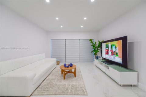 Condominio en alquiler en Hallandale Beach, Florida, 1 dormitorio, 80.82 m2 № 1936434 - foto 20