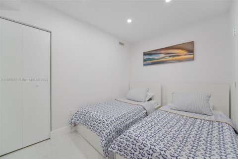 Condominio en alquiler en Hallandale Beach, Florida, 1 dormitorio, 80.82 m2 № 1936434 - foto 11