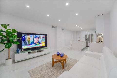 Condominio en alquiler en Hallandale Beach, Florida, 1 dormitorio, 80.82 m2 № 1936434 - foto 19