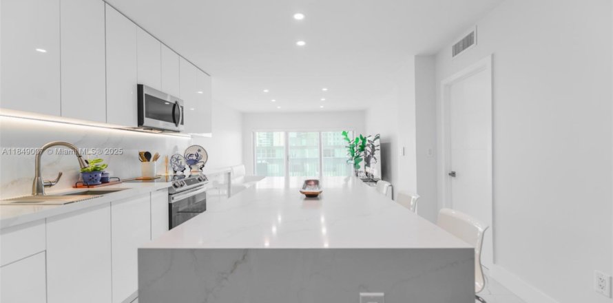 Condominio en Hallandale Beach, Florida, 1 dormitorio № 1936434