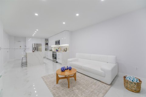 Condominio en alquiler en Hallandale Beach, Florida, 1 dormitorio, 80.82 m2 № 1936434 - foto 4