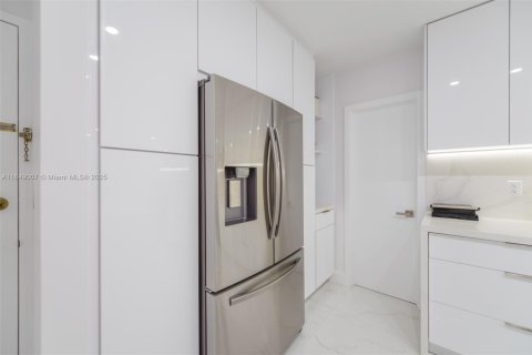 Condominio en alquiler en Hallandale Beach, Florida, 1 dormitorio, 80.82 m2 № 1936434 - foto 14