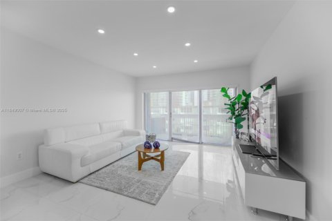 Condominio en alquiler en Hallandale Beach, Florida, 1 dormitorio, 80.82 m2 № 1936434 - foto 3