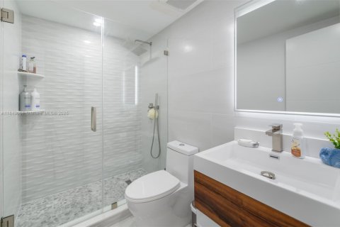 Condominio en alquiler en Hallandale Beach, Florida, 1 dormitorio, 80.82 m2 № 1936434 - foto 5