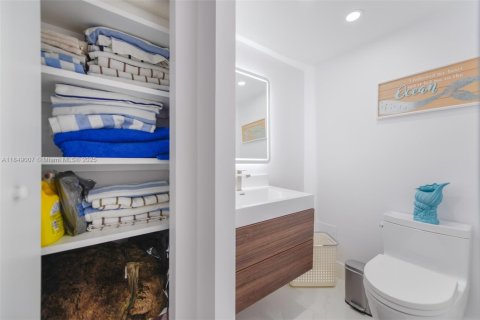 Condominio en alquiler en Hallandale Beach, Florida, 1 dormitorio, 80.82 m2 № 1936434 - foto 12