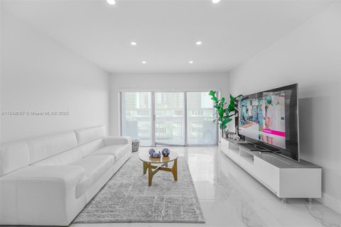 Condominio en alquiler en Hallandale Beach, Florida, 1 dormitorio, 80.82 m2 № 1936434 - foto 18