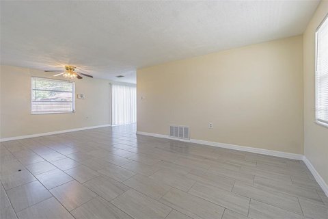 House in Holiday, Florida 2 bedrooms, 79.9 sq.m. № 1640287 - photo 8