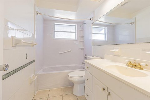 House in Holiday, Florida 2 bedrooms, 79.9 sq.m. № 1640287 - photo 12