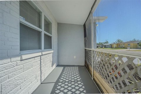 House in Holiday, Florida 2 bedrooms, 79.9 sq.m. № 1640287 - photo 5