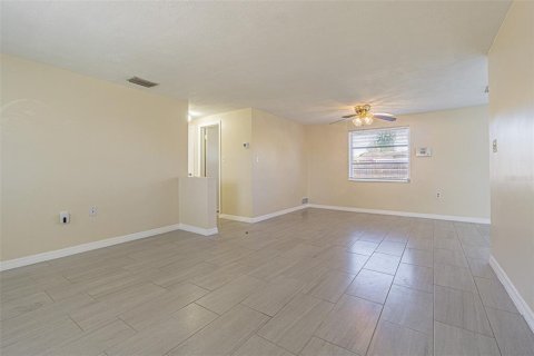 House in Holiday, Florida 2 bedrooms, 79.9 sq.m. № 1640287 - photo 6