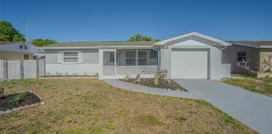 House in Holiday, Florida 2 bedrooms, 79.9 sq.m. № 1640287