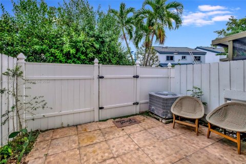 Townhouse in Miami, Florida 2 bedrooms, 111.48 sq.m. № 1864753 - photo 19