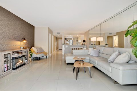 Townhouse in Miami, Florida 2 bedrooms, 111.48 sq.m. № 1864753 - photo 9