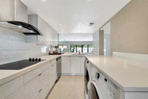 Townhouse in Miami, Florida 2 bedrooms, 111.48 sq.m. № 1864753 - photo 6