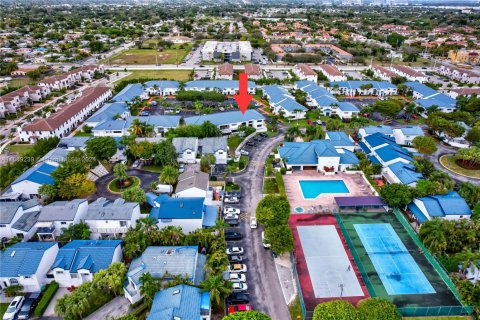 Townhouse in Miami, Florida 2 bedrooms, 111.48 sq.m. № 1864753 - photo 22