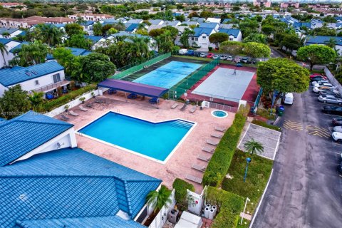 Townhouse in Miami, Florida 2 bedrooms, 111.48 sq.m. № 1864753 - photo 20