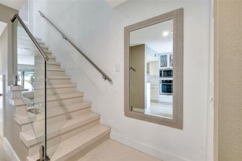 Townhouse in Miami, Florida 2 bedrooms, 111.48 sq.m. № 1864753 - photo 2