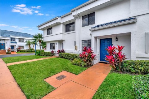 Townhouse in Miami, Florida 2 bedrooms, 111.48 sq.m. № 1864753 - photo 1