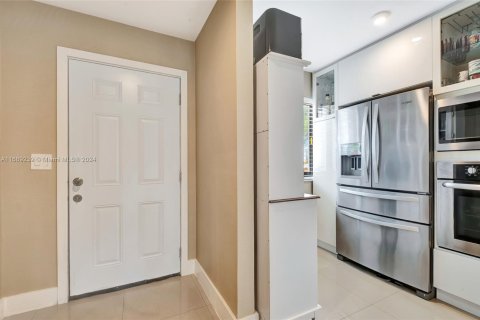 Townhouse in Miami, Florida 2 bedrooms, 111.48 sq.m. № 1864753 - photo 4