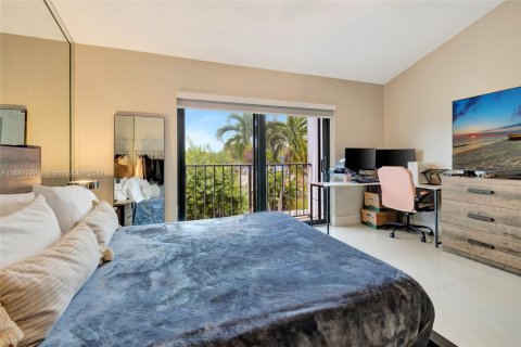 Townhouse in Miami, Florida 2 bedrooms, 111.48 sq.m. № 1864753 - photo 16