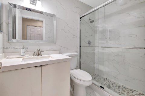 Townhouse in Miami, Florida 2 bedrooms, 111.48 sq.m. № 1864753 - photo 15